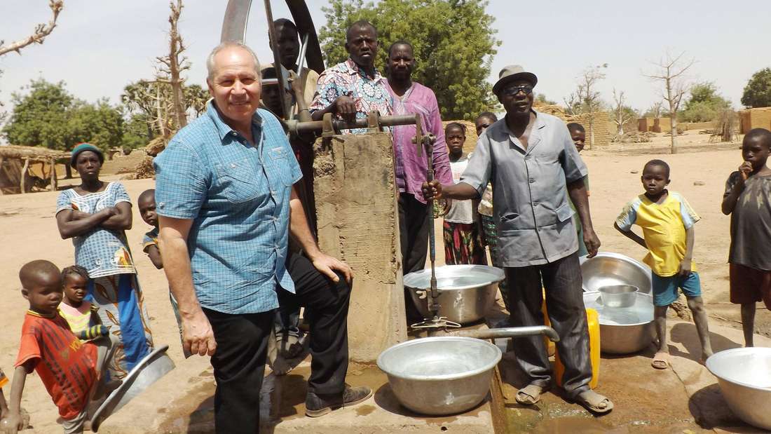 OP-Online: Thorsten Ehmann informiert sich über betreute Projekte
